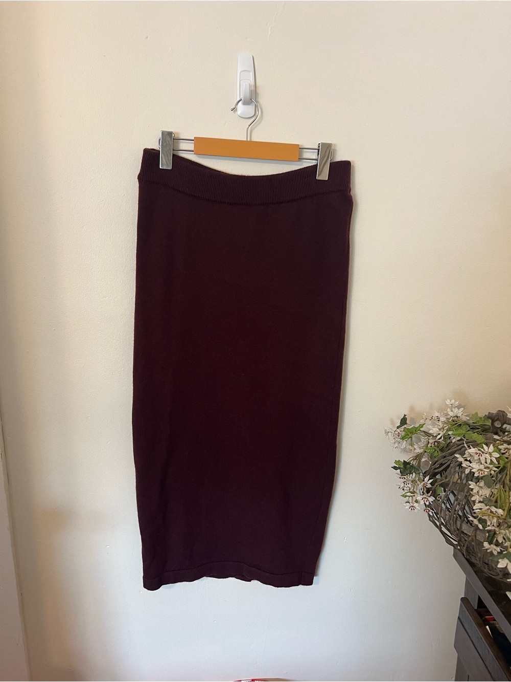 Lloyd’s 100% Wool Burgundy Knit Midi Pencil Skirt Button Back Slit Vintage - Picture 2 of 4